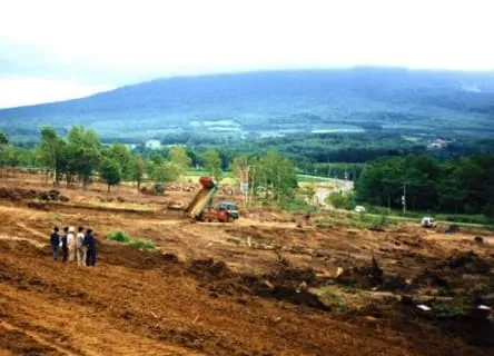 第二泉郷 住宅地開発。森林や原野を、道路、水道、排水、橋などを設置し新たな居住用地を完成